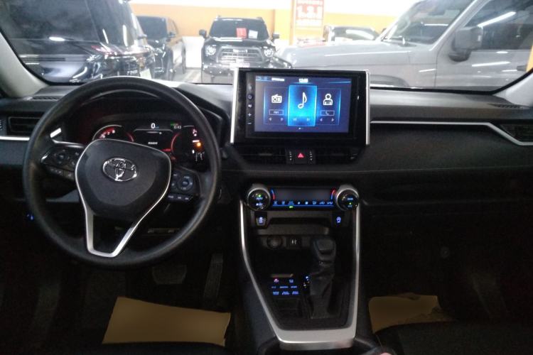 Used Toyota RAV4 2020 2.0L CVT 4x4 Trend Edition Center Console