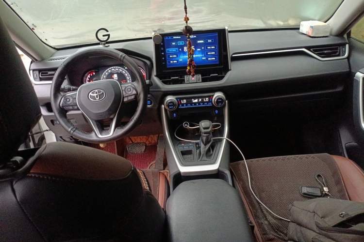 Used Toyota RAV4 2020 2.0L CVT Two-Wheel Drive Fashion Edition Center Console