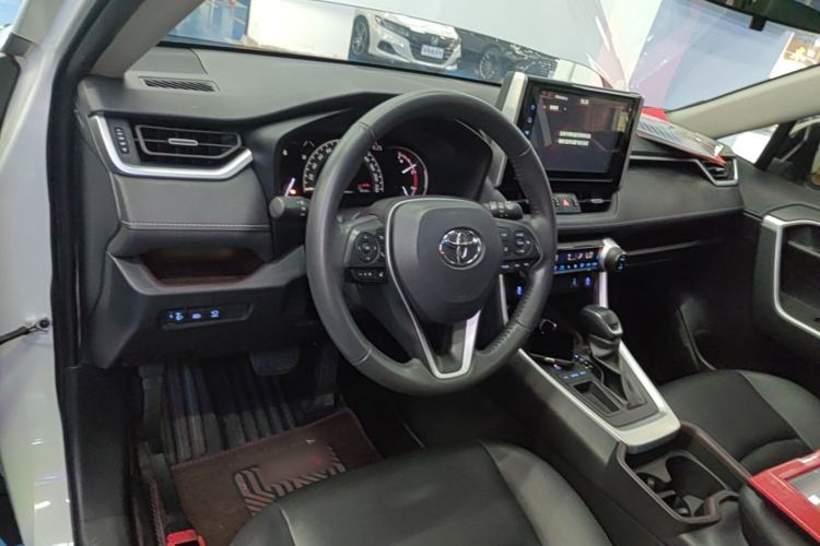 Used Toyota RAV4 2020 2.0L CVT Two-Wheel Drive Prestige Edition Center Console