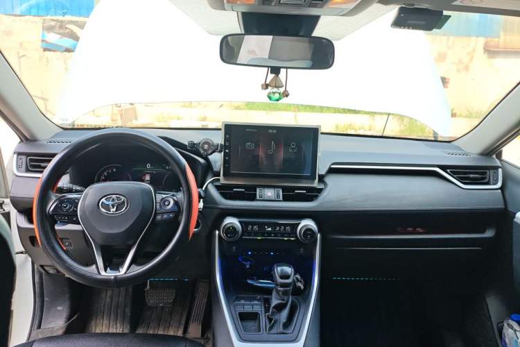 Used Toyota RAV4 2020 2.0L CVT Two-Wheel Drive Fashion Edition Center Console