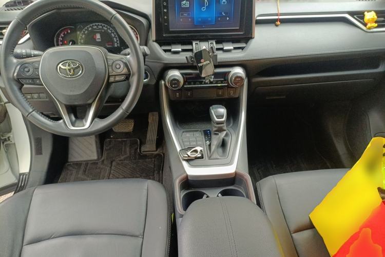 Used Toyota RAV4 2020 2.0L CVT 4x4 Style PLUS Edition Center Console