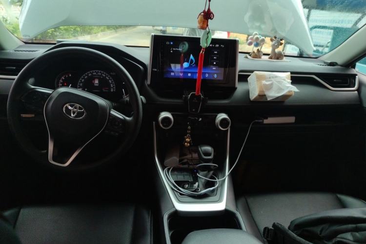 Used Toyota RAV4 2020 2.0L CVT Two-Wheel Drive Fashion Edition Center Console