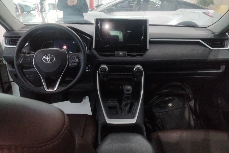 Used Toyota RAV4 2020 2.0L CVT Two-Wheel Drive Fashion Edition Center Console
