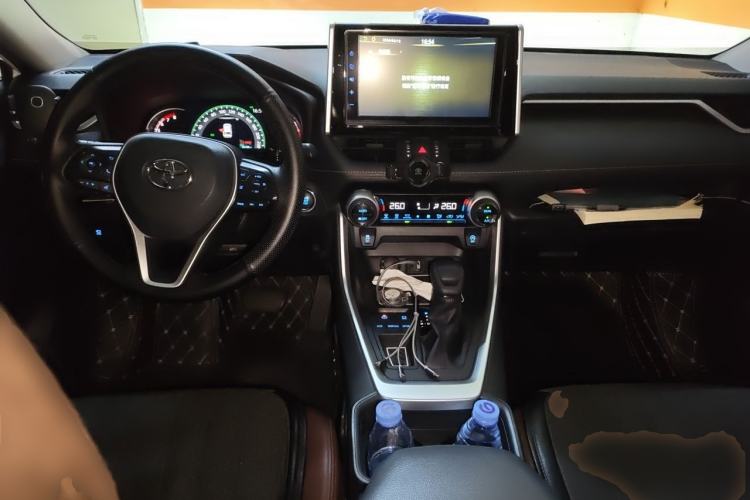 Used Toyota RAV4 2020 2.0L CVT Two-Wheel Drive Fashion Edition Center Console