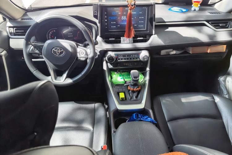 Used Toyota RAV4 2020 2.0L CVT Two-Wheel Drive Fashion PLUS Edition Center Console