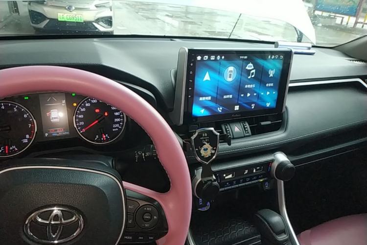 Used Toyota RAV4 2020 2.0L CVT Two-Wheel Drive Urban Edition Center Console