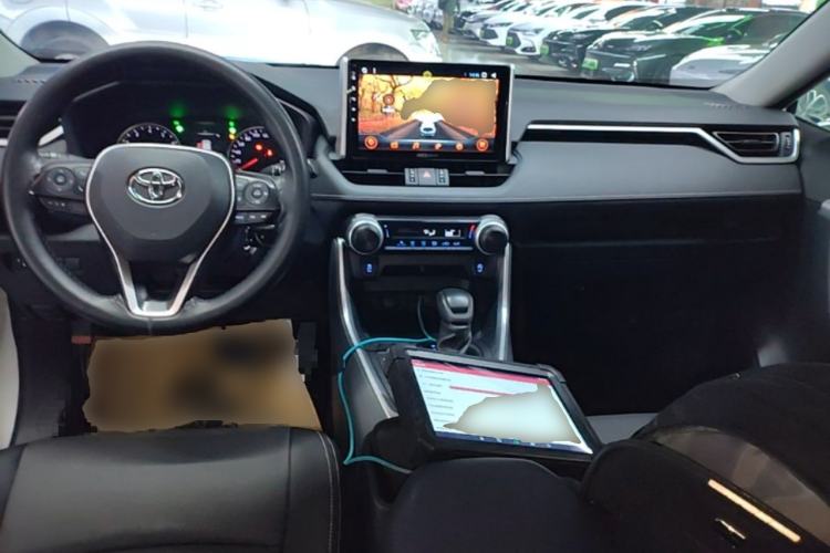 Used Toyota RAV4 2020 2.0L CVT Two-Wheel Drive Urban Edition Center Console