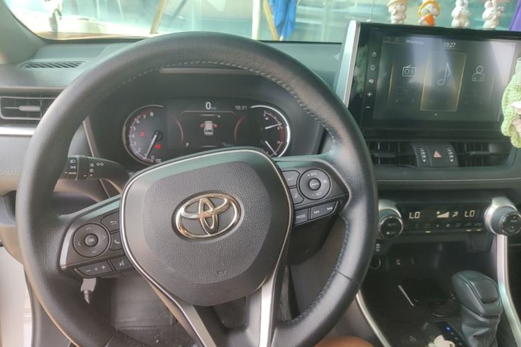 Used Toyota RAV4 2020 2.0L CVT Two-Wheel Drive Fashion Edition Center Console