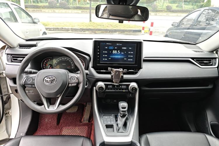 Used Toyota RAV4 2020 2.0L CVT 4x4 Trend Edition Center Console