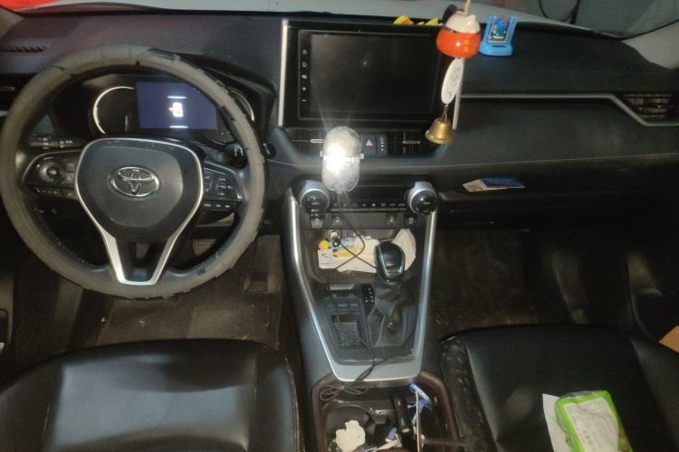 Used Toyota RAV4 2020 2.0L CVT Two-Wheel Drive Fashion PLUS Edition Center Console
