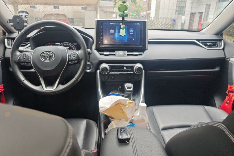 Used Toyota RAV4 2020 2.0L CVT Two-Wheel Drive Fashion PLUS Edition Center Console