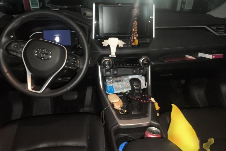 Used Toyota RAV4 2020 2.0L CVT 4x4 Style PLUS Edition Center Console
