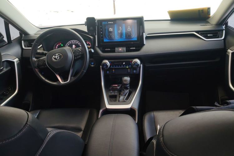 Used Toyota RAV4 2020 2.0L CVT Two-Wheel Drive Fashion PLUS Edition Center Console