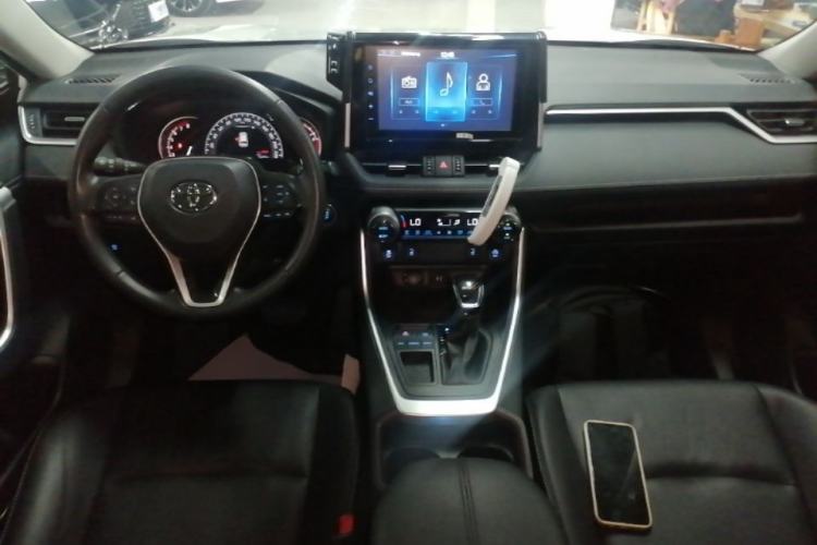 Used Toyota RAV4 2020 2.0L CVT Two-Wheel Drive Prestige Edition Center Console