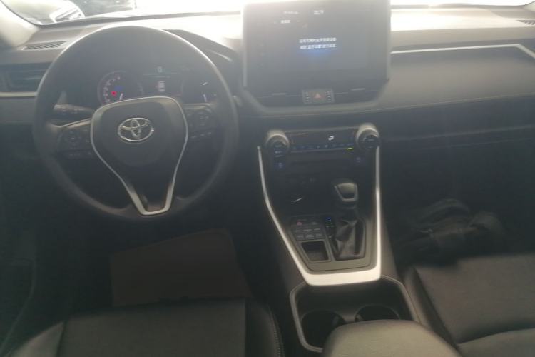 Used Toyota RAV4 2020 2.0L CVT 4x4 Trend Edition Center Console