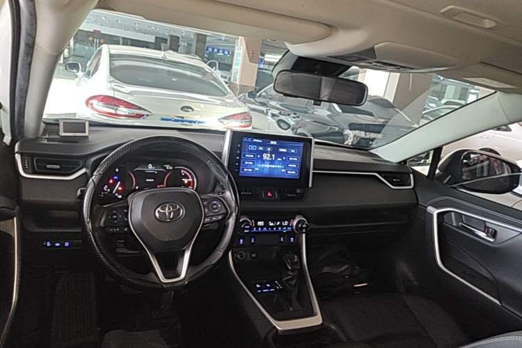 Used Toyota RAV4 2020 2.0L CVT Two-Wheel Drive Fashion PLUS Edition Center Console