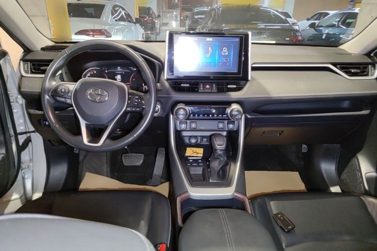Used Toyota RAV4 2020 2.0L CVT Two-Wheel Drive Fashion PLUS Edition Center Console
