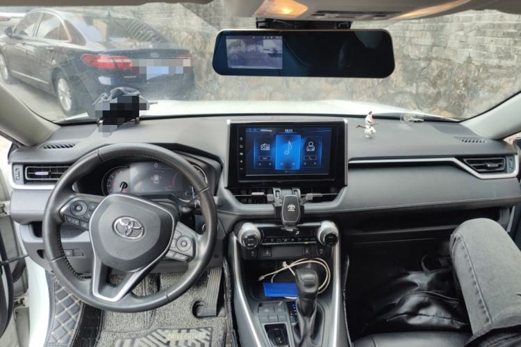Used Toyota RAV4 2020 2.0L CVT Two-Wheel Drive Fashion PLUS Edition Center Console