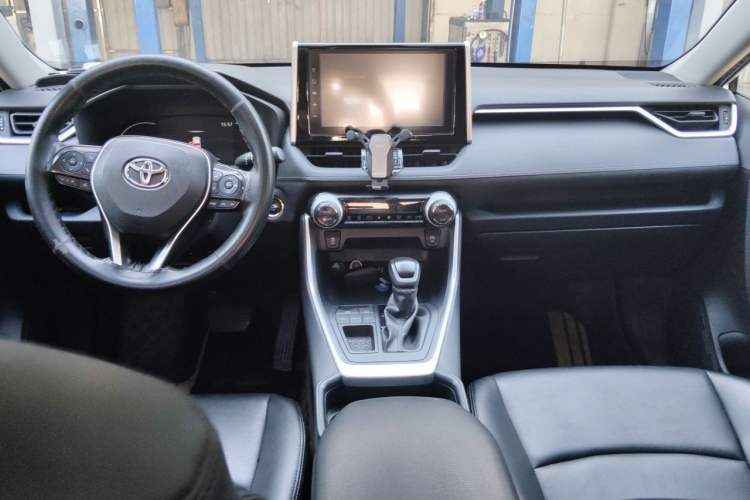 Used Toyota RAV4 2020 2.0L CVT Two-Wheel Drive Fashion Edition Center Console