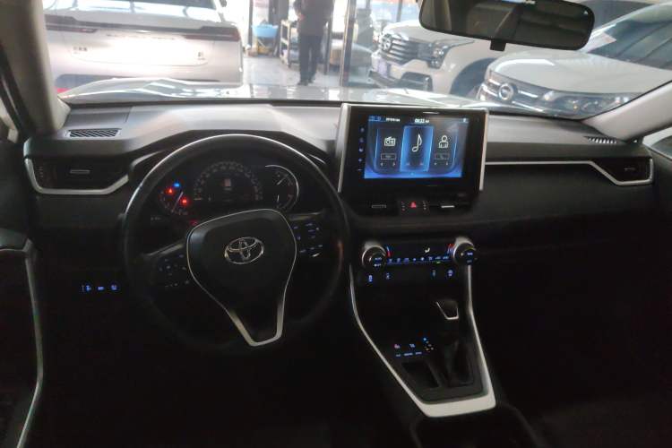 Used Toyota RAV4 2020 2.0L CVT Two-Wheel Drive Fashion PLUS Edition Center Console