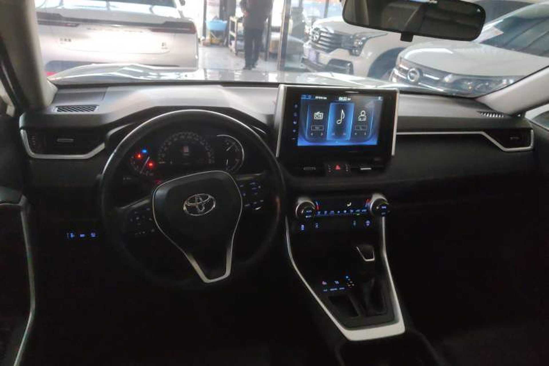 Used Toyota RAV4 2020 2.0L CVT Two-Wheel Drive Fashion PLUS Edition Center Console