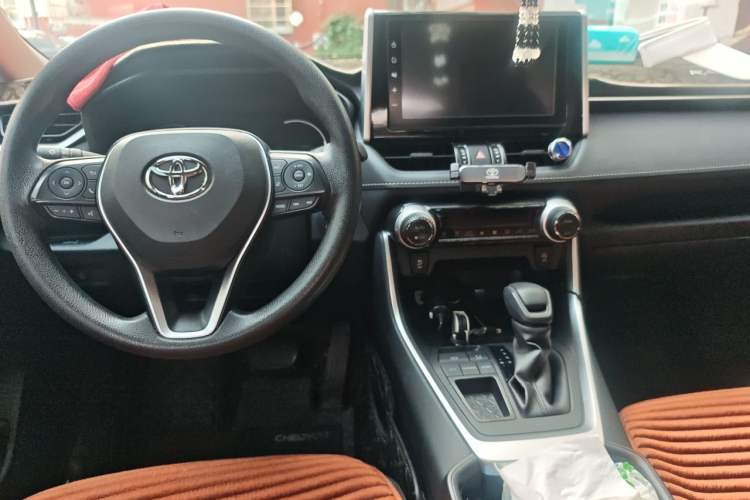 Used Toyota RAV4 2020 2.0L CVT Two-Wheel Drive Fashion Edition Center Console