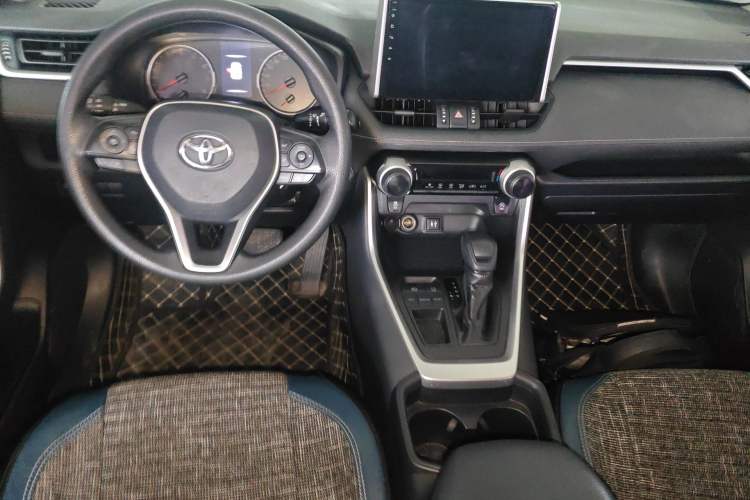 Used Toyota RAV4 2020 2.0L CVT Two-Wheel Drive Urban Edition Center Console