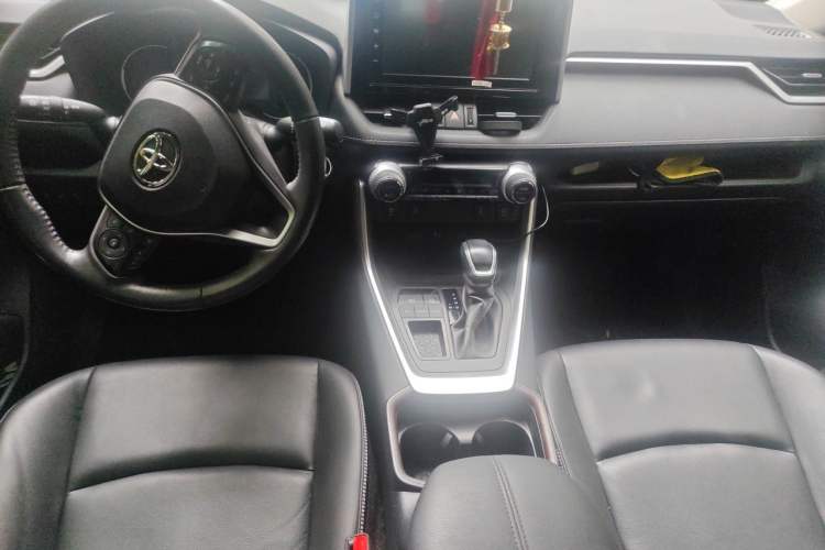 Used Toyota RAV4 2020 2.0L CVT Two-Wheel Drive Fashion PLUS Edition Center Console