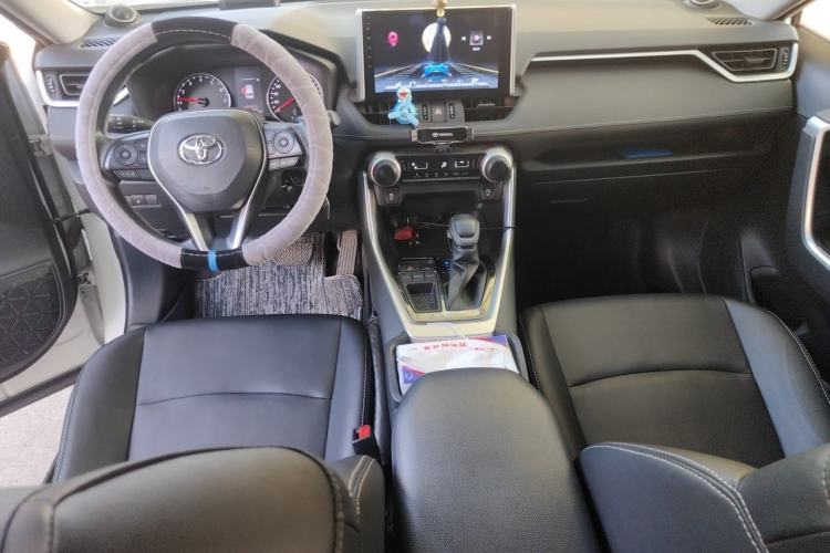 Used Toyota RAV4 2020 2.0L CVT Two-Wheel Drive Urban Edition Center Console