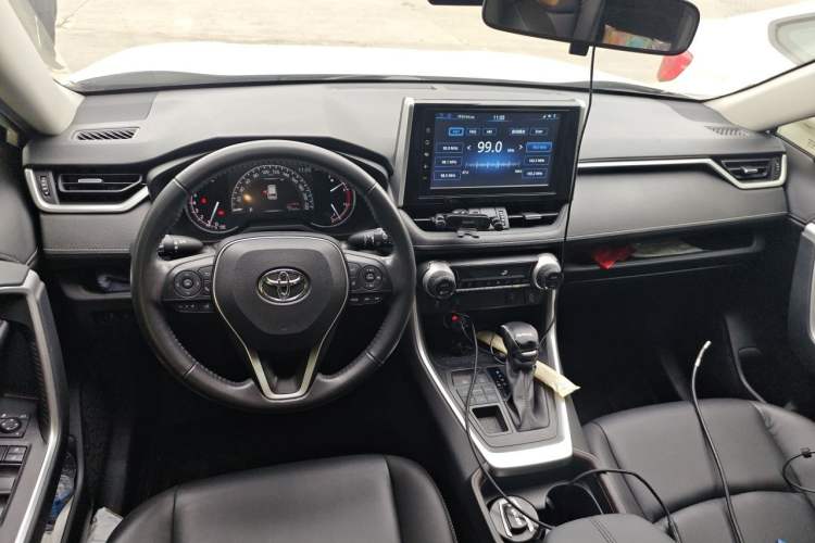 Used Toyota RAV4 2020 2.0L CVT 4x4 Style PLUS Edition Center Console