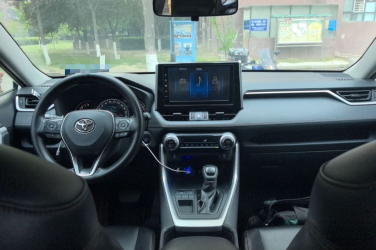 Used Toyota RAV4 2020 2.0L CVT Two-Wheel Drive Fashion Edition Center Console