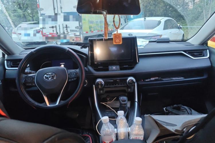 Used Toyota RAV4 2020 2.0L CVT Two-Wheel Drive Fashion Edition Center Console