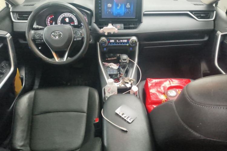 Used Toyota RAV4 2020 2.0L CVT 4x4 Trend Edition Center Console