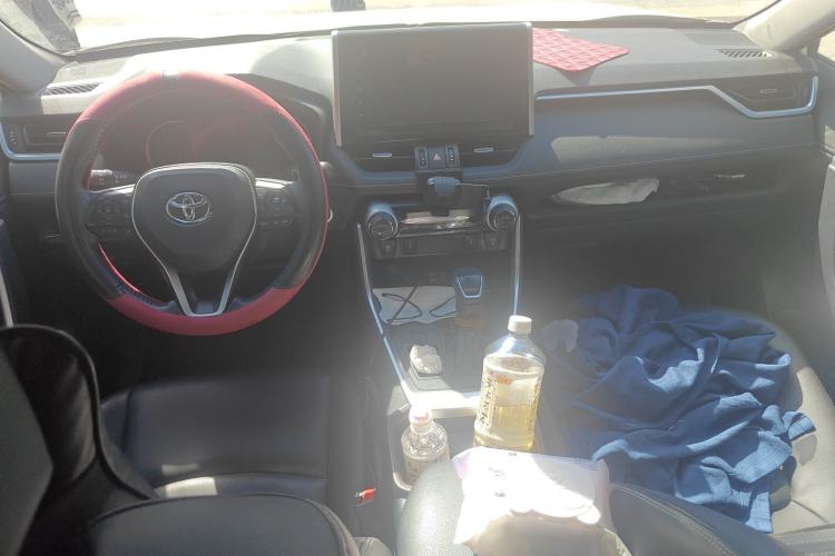 Used Toyota RAV4 2020 2.0L CVT Two-Wheel Drive Fashion PLUS Edition Center Console