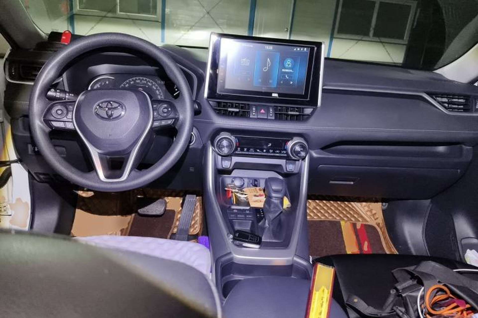 Used Toyota RAV4 2020 2.0L CVT Two-Wheel Drive Fashion Edition Center Console