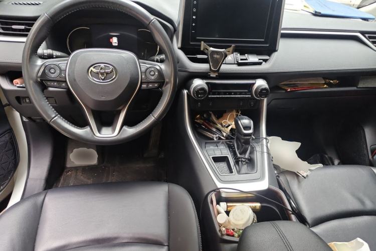 Used Toyota RAV4 2020 2.0L CVT Two-Wheel Drive Fashion PLUS Edition Center Console