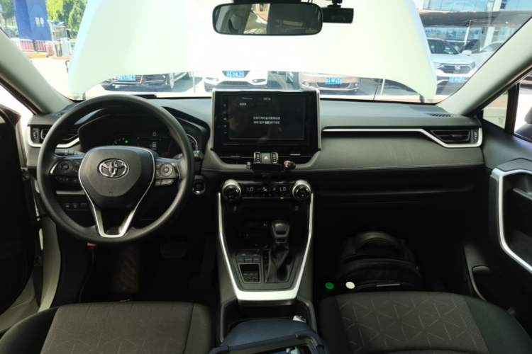 Used Toyota RAV4 2020 2.0L CVT Two-Wheel Drive Fashion Edition Center Console