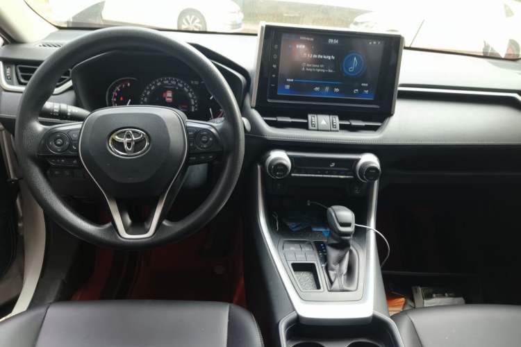 Used Toyota RAV4 2020 2.0L CVT Two-Wheel Drive Fashion Edition Center Console