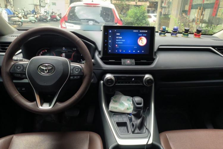 Used Toyota RAV4 2020 2.0L CVT Two-Wheel Drive Fashion Edition Center Console