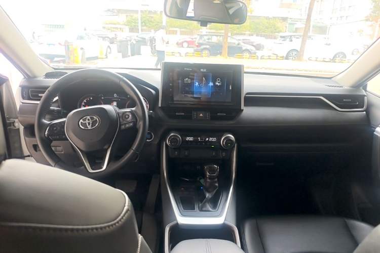 Used Toyota RAV4 2020 2.0L CVT Two-Wheel Drive Fashion PLUS Edition Center Console