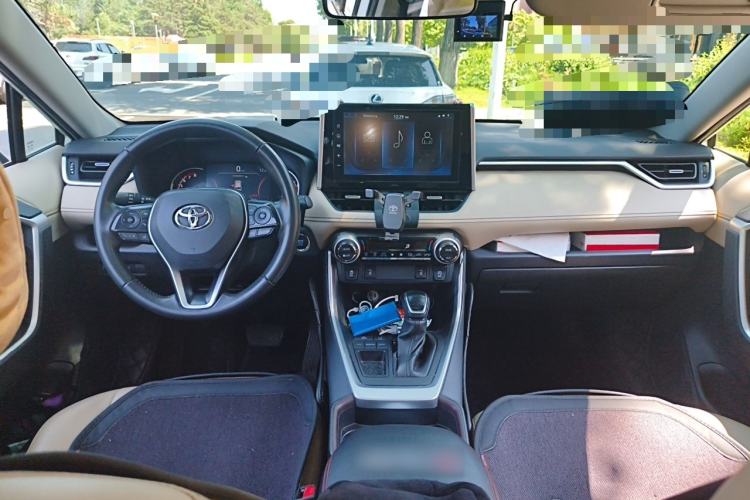 Used Toyota RAV4 2020 2.0L CVT Two-Wheel Drive Fashion PLUS Edition Center Console