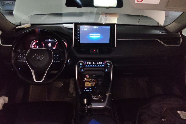 Used Toyota RAV4 2020 2.0L CVT Two-Wheel Drive Fashion Edition Center Console