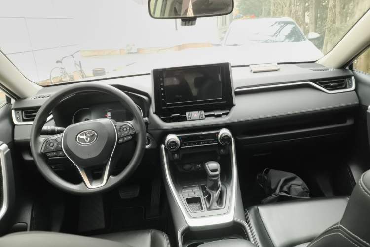 Used Toyota RAV4 2020 2.0L CVT Two-Wheel Drive Fashion Edition Center Console