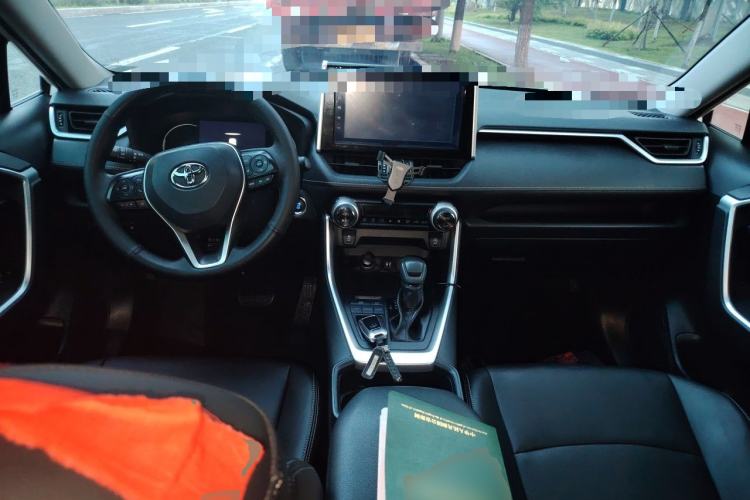 Used Toyota RAV4 2020 2.0L CVT Two-Wheel Drive Fashion Edition Center Console