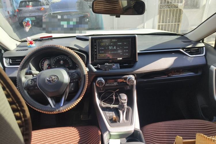 Used Toyota RAV4 2020 2.0L CVT 4x4 Trend Edition Center Console
