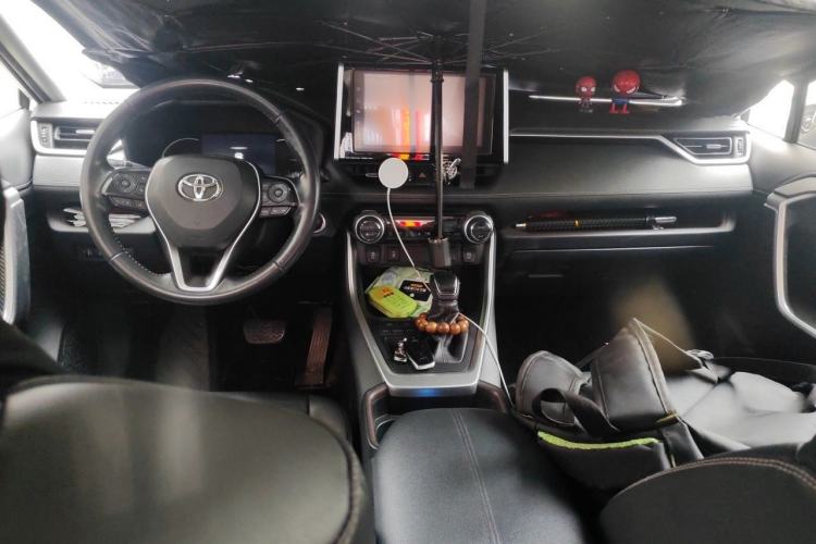 Used Toyota RAV4 2020 2.0L CVT Two-Wheel Drive Prestige Edition Center Console