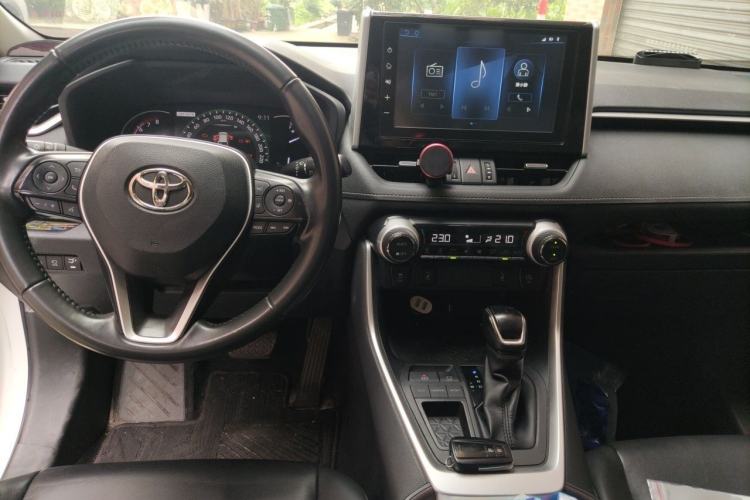 Used Toyota RAV4 2020 2.0L CVT Two-Wheel Drive Fashion PLUS Edition Center Console