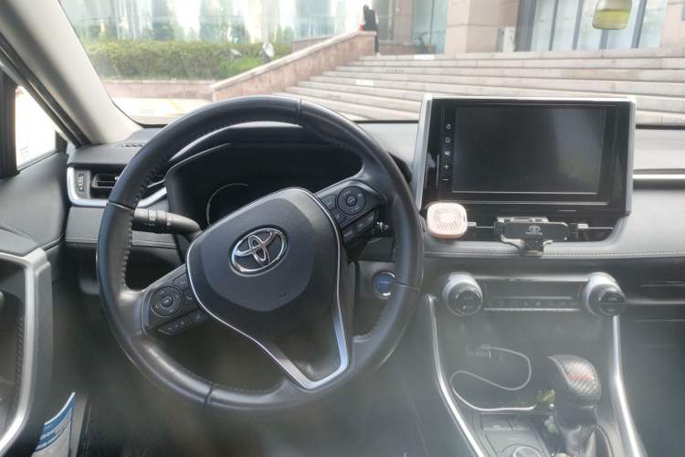 Used Toyota RAV4 2020 Dual-Engine 2.5L E-CVT 4x4 Elite PLUS Edition Center Console