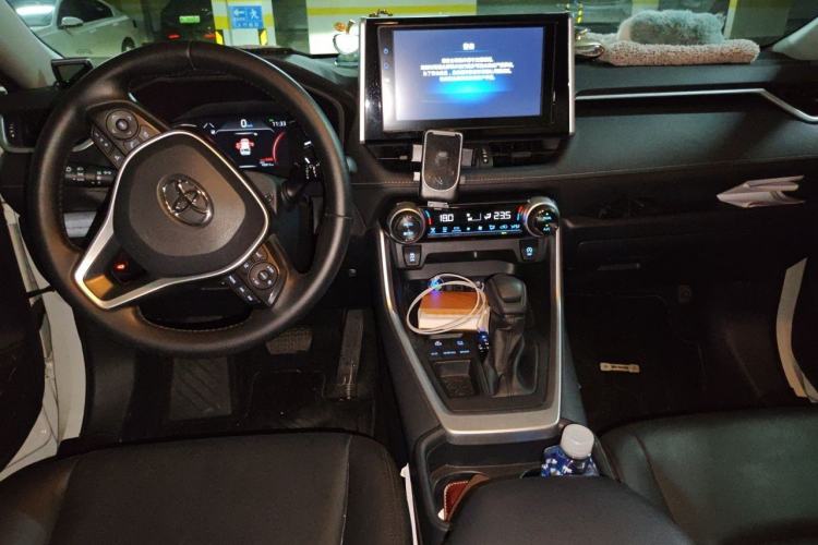 Used Toyota RAV4 2020 2.0L CVT Two-Wheel Drive Fashion Edition Center Console