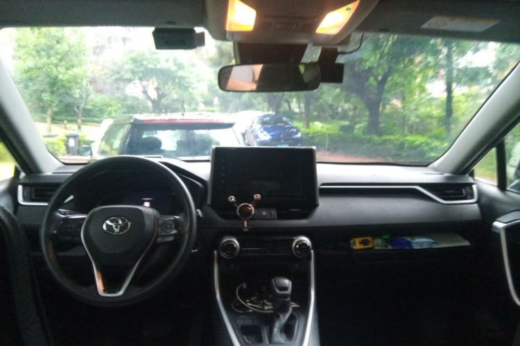 Used Toyota RAV4 2020 2.0L CVT Two-Wheel Drive Fashion Edition Center Console